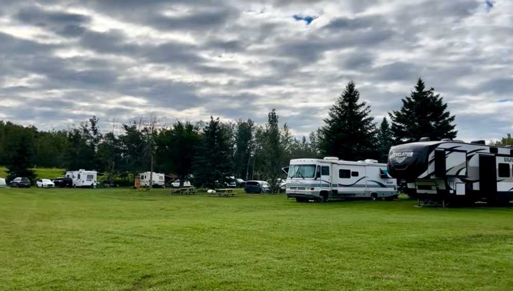 Mink Lake RV Park & Campground, Parkland County, Alberta - Photo 2