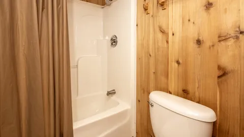 Yogi Bear Family Lodge 10-Person — image 15 of 15