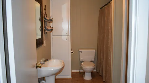 Cabin 1 — image 5 of 5