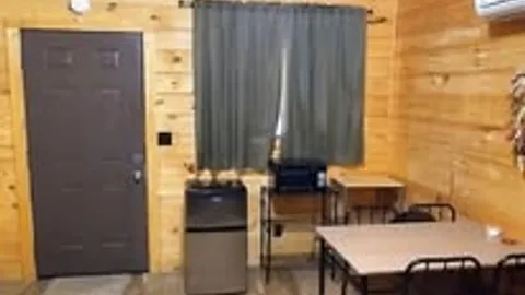 Cabin — image 2 of 4