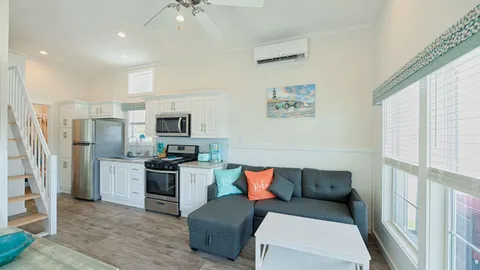 Carolina Cottage Elite 2 Bedroom w/ Loft ***NO PETS*** — image 15 of 15