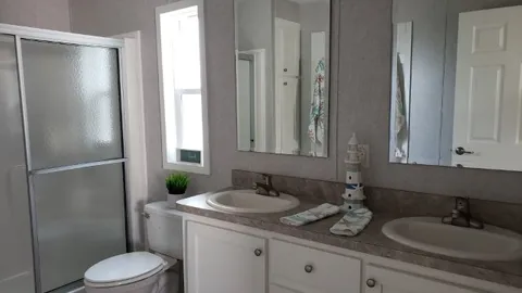 Deluxe 2 Bedroom — image 2 of 13