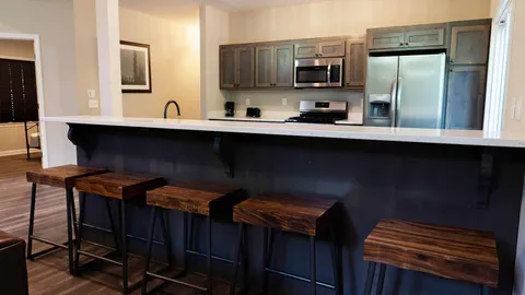 Laurel Cove Lodge — image 2 of 13
