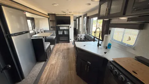 Rental Unit C - 100 — image 7 of 7
