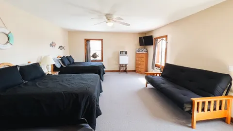 Penthouse - 2 Full Bed + 1 Futon — image 3 of 3
