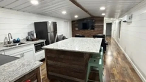 Cabin 21 — image 2 of 6