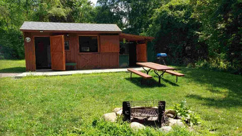 Deluxe Deer Cabin - Sleeps 2 — image 2 of 6