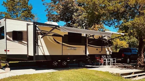 Premium Bayou-View FHU Pull-Through RV Site — image 1 of 4
