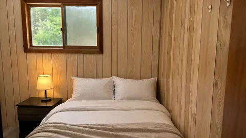 Deluxe Cottage — image 2 of 11