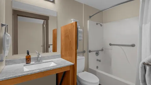 Park Hotel - Standard Room (Sleeps 4) — image 4 of 4