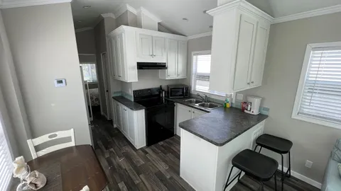 1 Bedroom Cottage — image 2 of 6