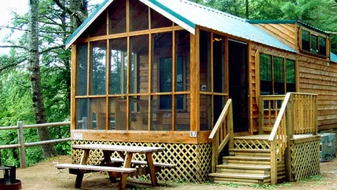 Deluxe Cabin w/ Porch — image 1 of 3