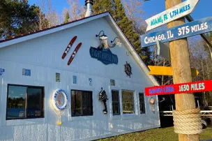 Buckatabon Lodge and Lighthouse Pub – photo 2