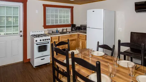 Bevier Lodge — image 2 of 9
