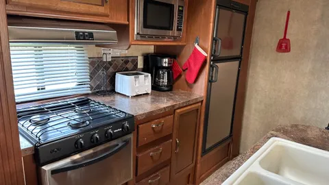 RV Rental — image 2 of 6