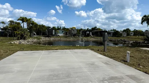 Premium Full Hookup RV Site — image 2 of 3