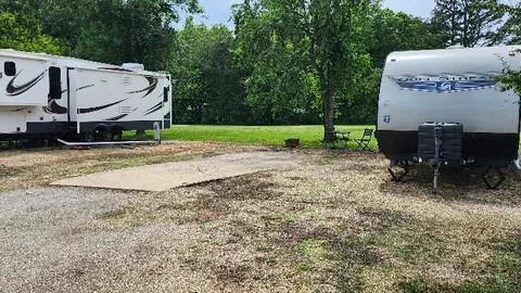 RV For Rent Conquest 3 beds — image 2 of 10