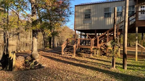 Longhorn Lodge — image 1 of 8