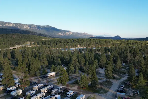 Black Sheep Camp Kootenay River – photo 1