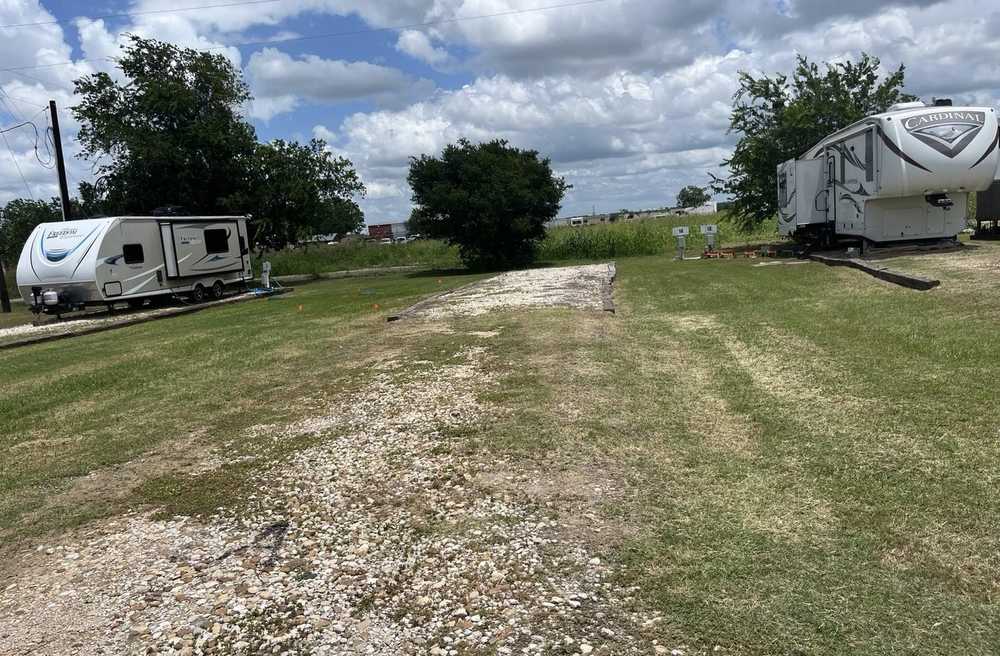 GARFIELD RV AND CAMPGROUND, Del Valle, Texas - Photo 4