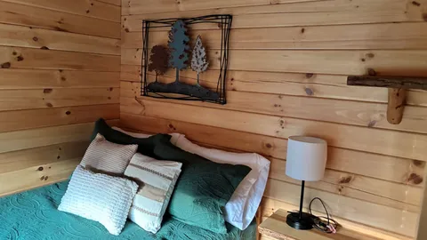 Lakehouse Resort Big Buck Lodge Rancher  5 w/Loft — image 2 of 23