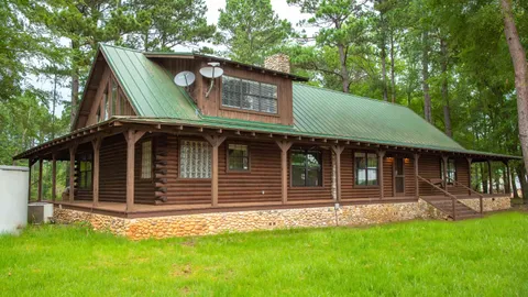 Three Bears Lodge — image 1 of 14