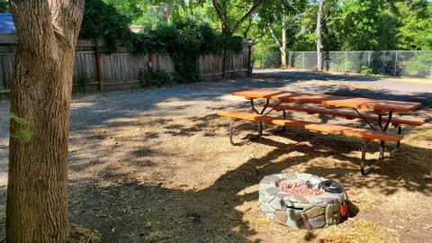 Full Hook-Up Spot — image 2 of 9