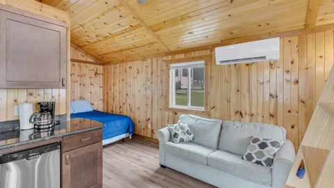 Deluxe Cabin — image 9 of 9