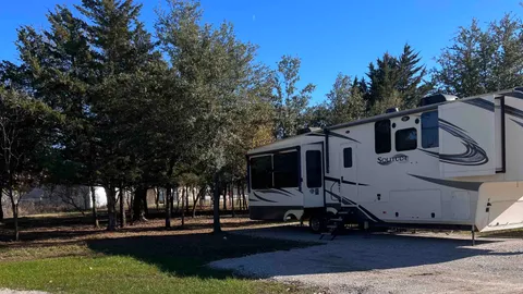 Deluxe Full Hookup RV Site — image 5 of 5