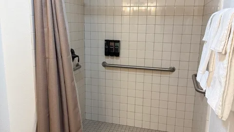 Single Bedroom (Accessible) — image 2 of 6