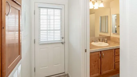 Signature Cottage 1 Bedroom — image 2 of 11