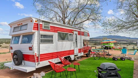 Fire truck - Vintage Motorhome — image 28 of 28