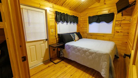 Ivy - Cabin 1 - Delores's Den — image 2 of 6
