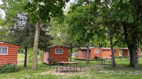 SMALL CABIN NO A/C — image 1 of 8