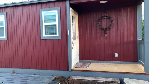 Red Cabin — image 8 of 8