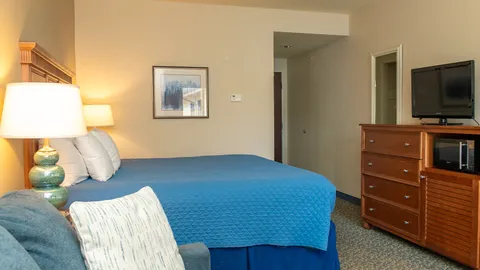 1 King Bed — image 1 of 5