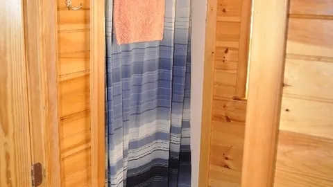 2 Room Pet Friendly Standard Cottage — image 5 of 5