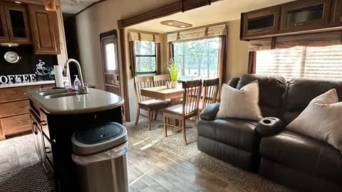Camper Rental 10 — image 6 of 6