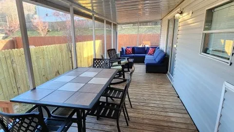 Chateau- sleeps 6 — image 2 of 12