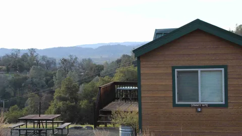 Deluxe Lodge — image 2 of 4