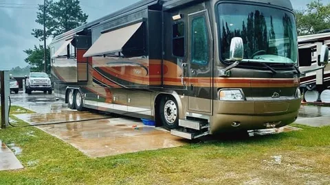 Premium XL FHU Pull-Through RV Site — image 1 of 11