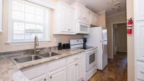 Standard Rental 1 Bedroom — image 2 of 8
