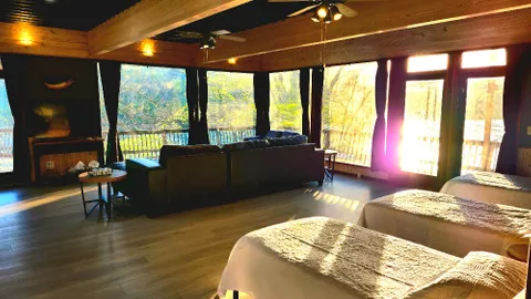 White River Lodge - Unit 2 — image 2 of 9