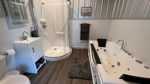 King Suite — image 2 of 5