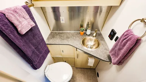 Airstream — image 7 of 7