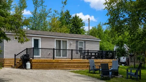 3 Bedroom Resort Cottage - The Spruce — image 1 of 8