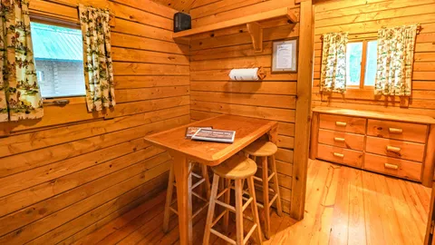 Barebones Cabin — image 2 of 10