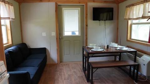 Lakeview Cindy Bear™ Cabin — image 2 of 9