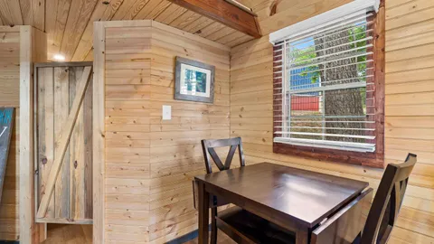 Tiny Cabins — image 2 of 17