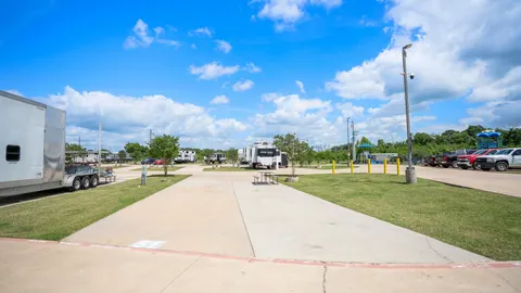 Pull-Through Premium Double Concrete RV Site — image 3 of 3